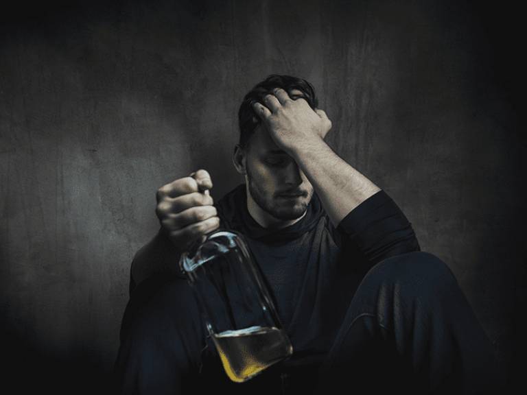 Mối liên hệ nghiện rượu bia và trầm cảm