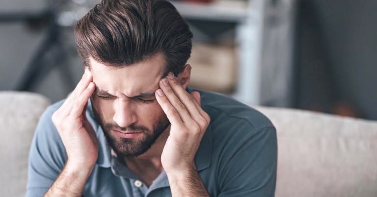 đau đầu thường xuyên cảnh báo bạn bị stress nặng