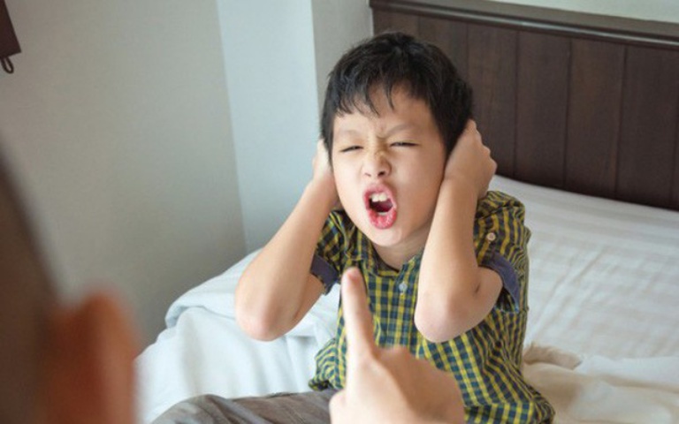 con trai dậy thì thường dễ tự ái khi bị la mắng