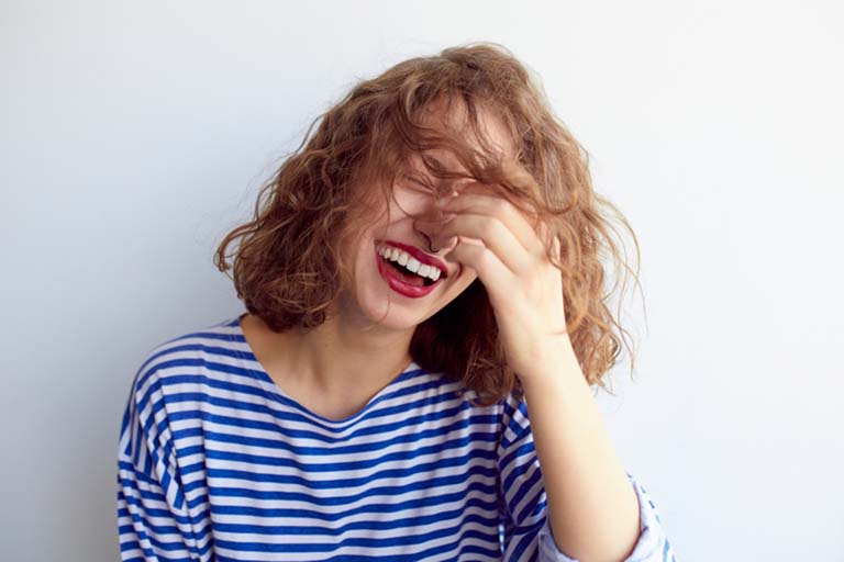 cười nhiều là dấu hiệu bệnh gì?